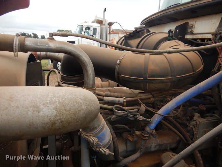 image for item DJ7514 2001 Mack CH613  semi truck