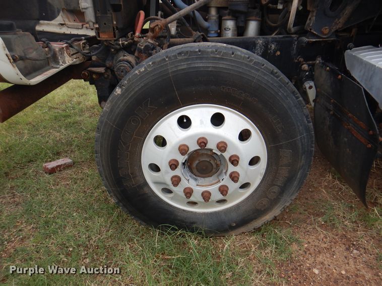 image for item DJ7514 2001 Mack CH613  semi truck