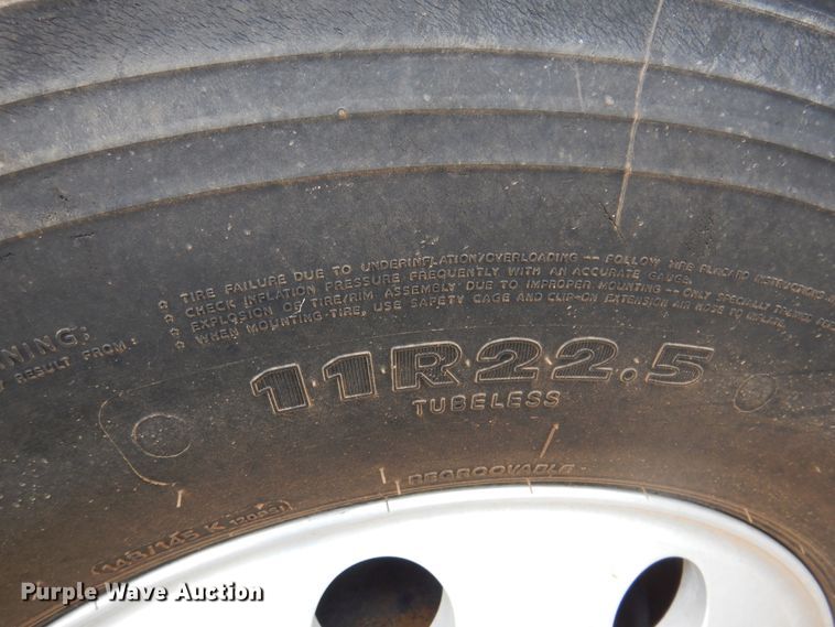 image for item DJ7514 2001 Mack CH613  semi truck