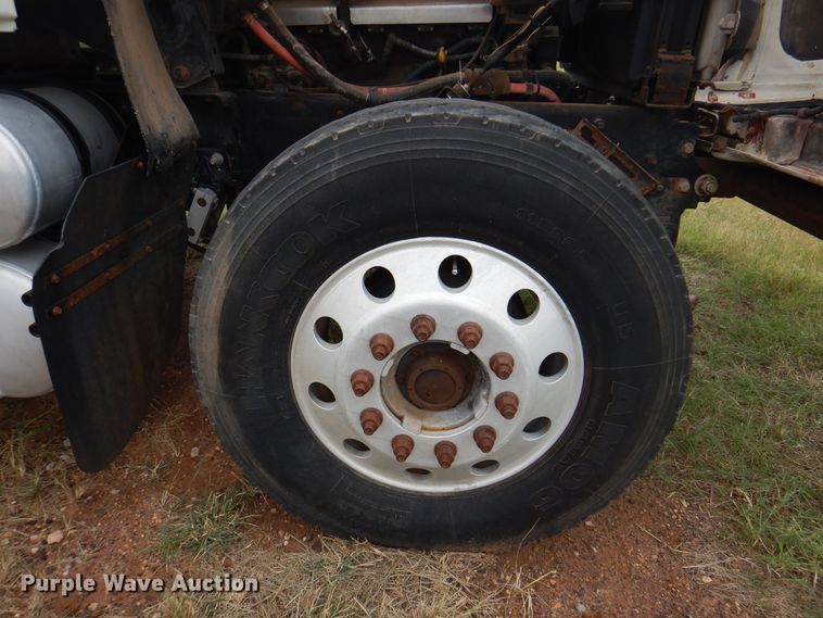 image for item DJ7514 2001 Mack CH613  semi truck