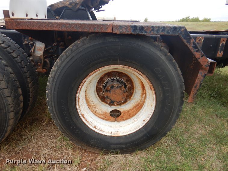 image for item DJ7514 2001 Mack CH613  semi truck