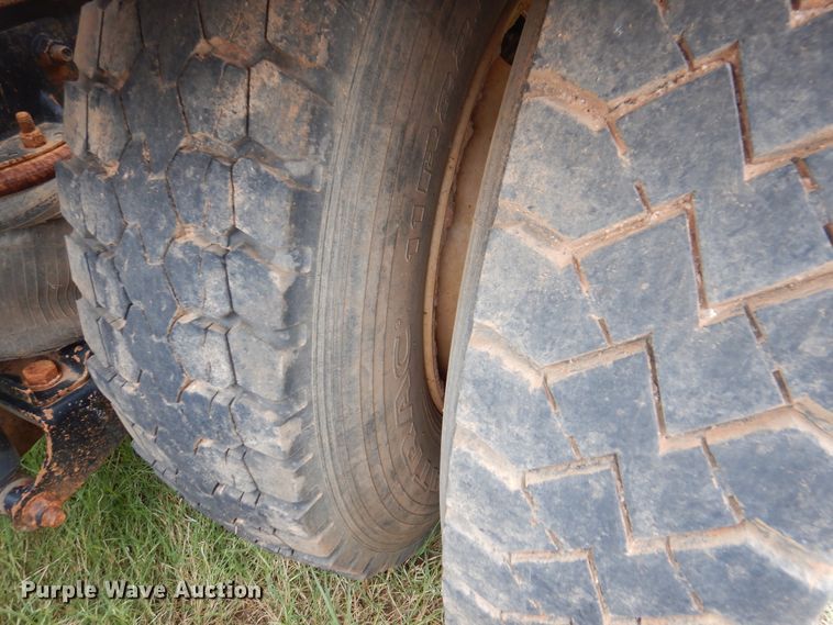 image for item DJ7514 2001 Mack CH613  semi truck