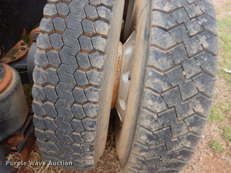 image for item DJ7514 2001 Mack CH613  semi truck