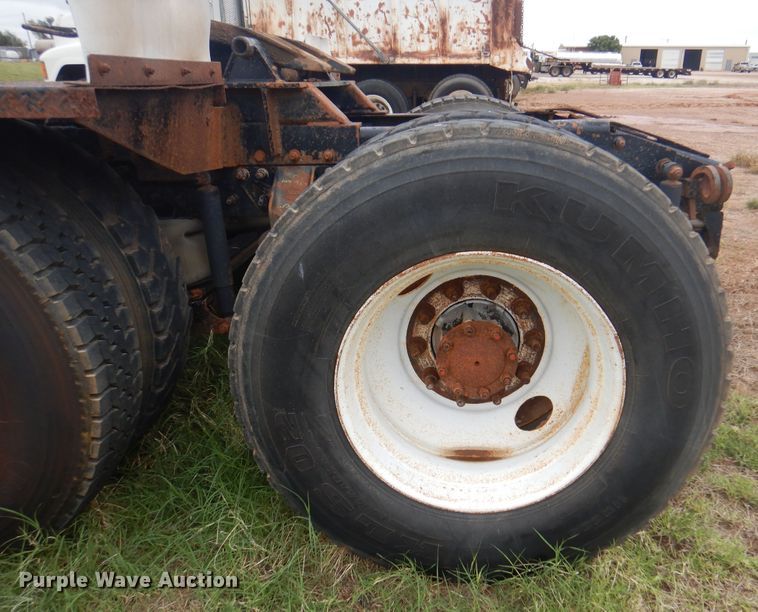 image for item DJ7514 2001 Mack CH613  semi truck