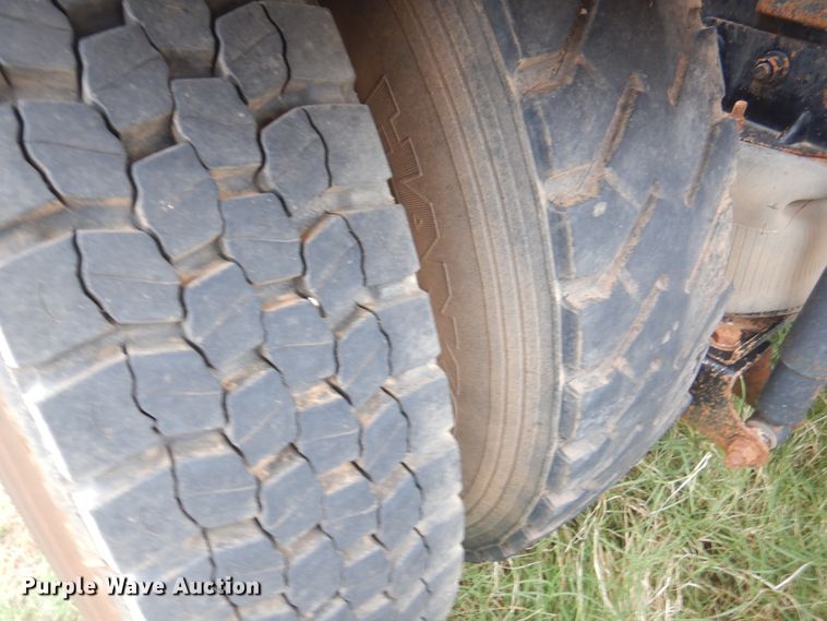 image for item DJ7514 2001 Mack CH613  semi truck