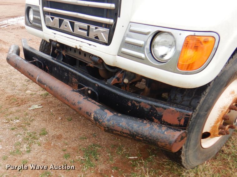 image for item DJ7515 2005 Mack CV713  semi truck