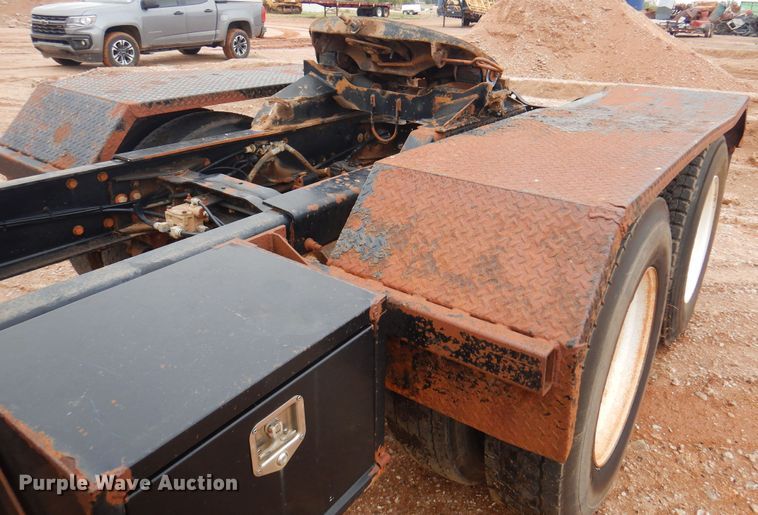 image for item DJ7515 2005 Mack CV713  semi truck