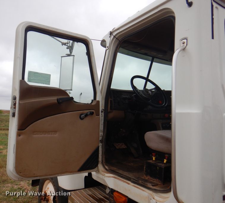 image for item DJ7515 2005 Mack CV713  semi truck