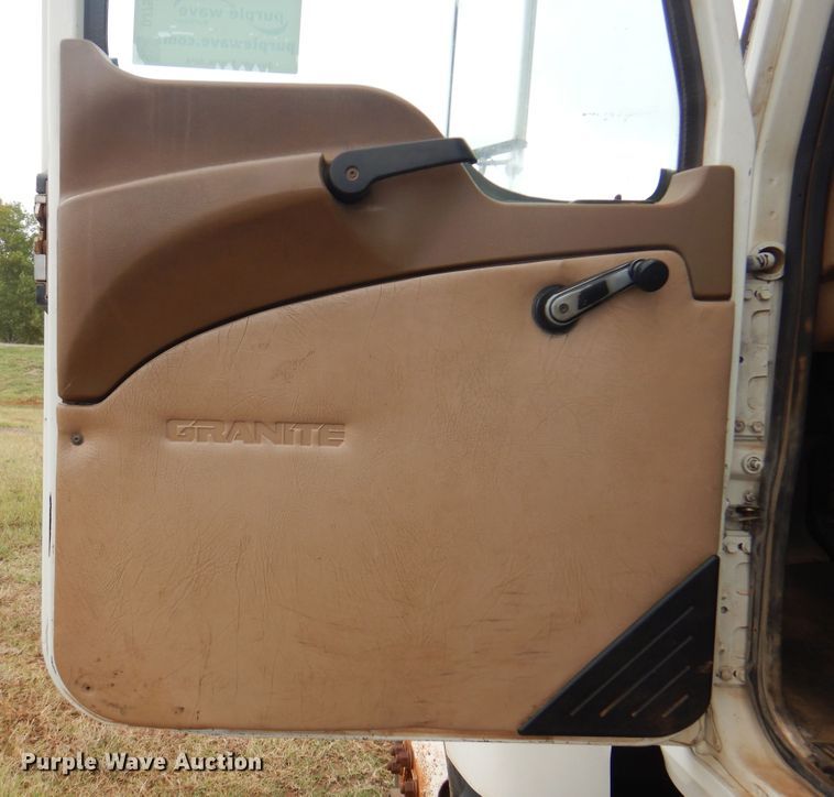 image for item DJ7515 2005 Mack CV713  semi truck