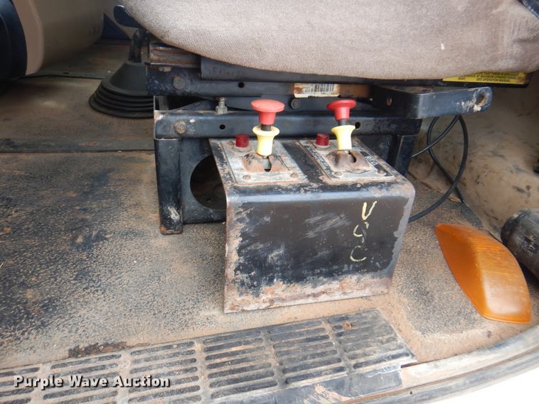 image for item DJ7515 2005 Mack CV713  semi truck