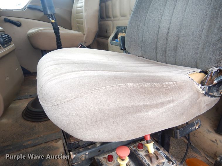 image for item DJ7515 2005 Mack CV713  semi truck