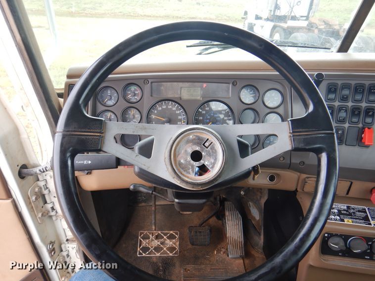 image for item DJ7515 2005 Mack CV713  semi truck