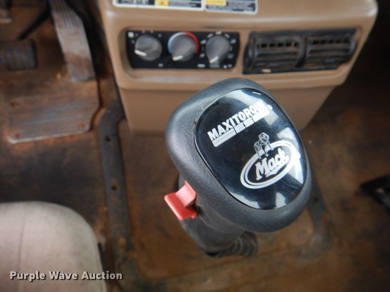 image for item DJ7515 2005 Mack CV713  semi truck