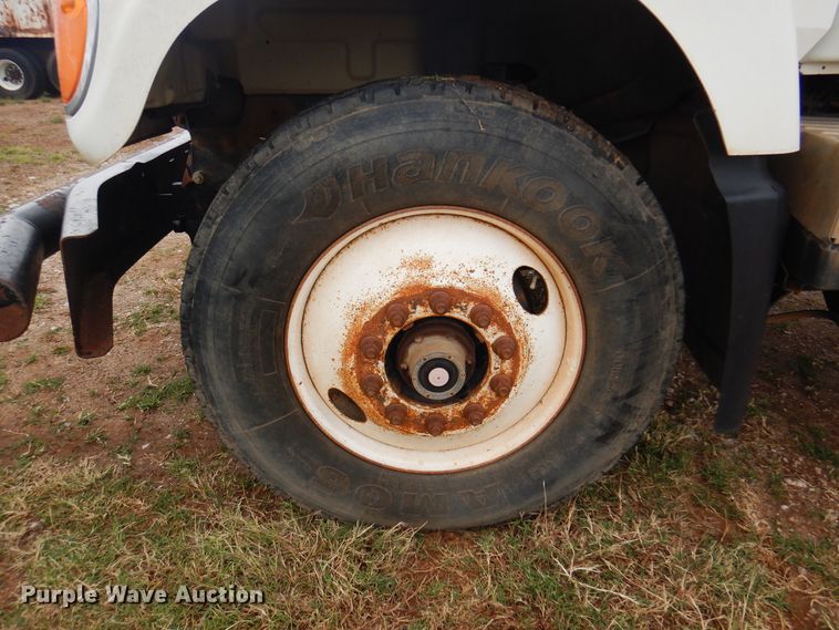 image for item DJ7515 2005 Mack CV713  semi truck