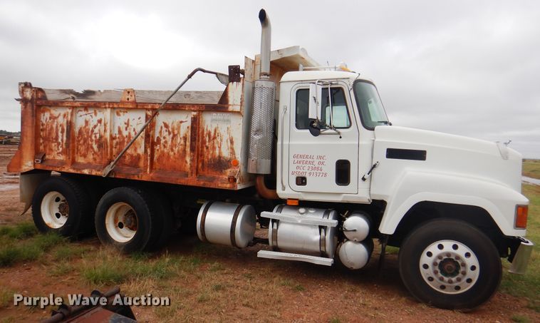 image for item DJ7516 2002 Mack CH613  dump truck
