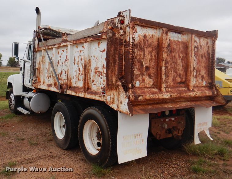 image for item DJ7516 2002 Mack CH613  dump truck