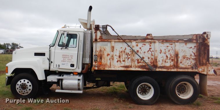 image for item DJ7516 2002 Mack CH613  dump truck