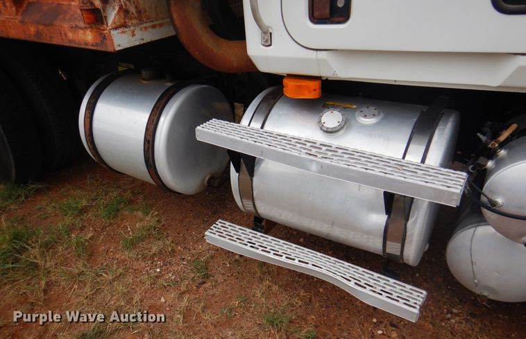 image for item DJ7516 2002 Mack CH613  dump truck