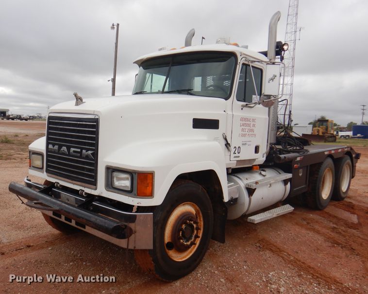 image for item DJ7517 2001 Mack CH613  winch truck