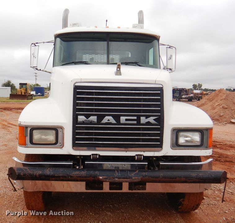 image for item DJ7517 2001 Mack CH613  winch truck