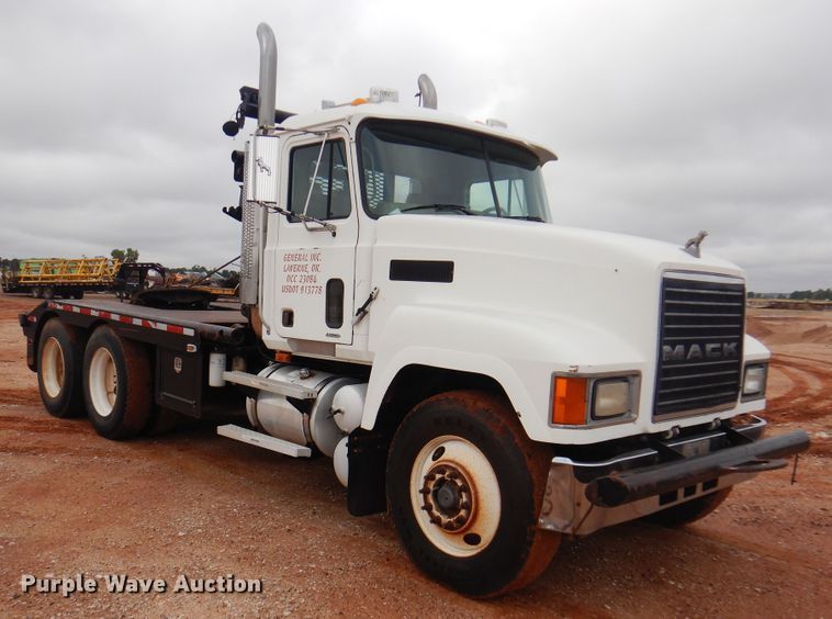 image for item DJ7517 2001 Mack CH613  winch truck