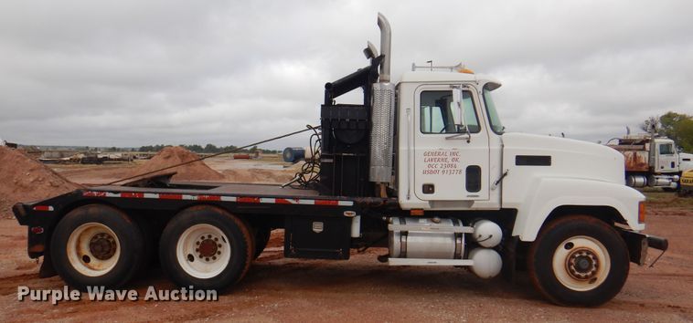 image for item DJ7517 2001 Mack CH613  winch truck