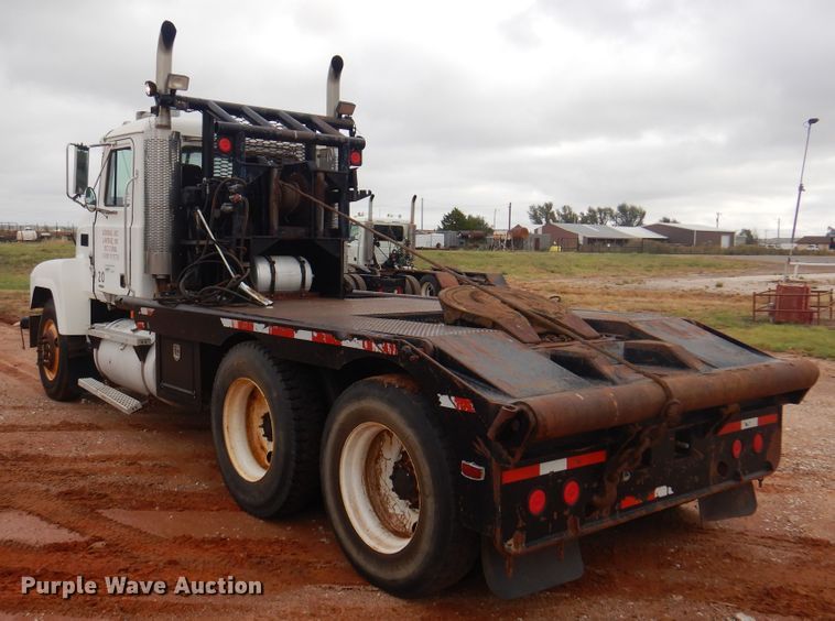 image for item DJ7517 2001 Mack CH613  winch truck