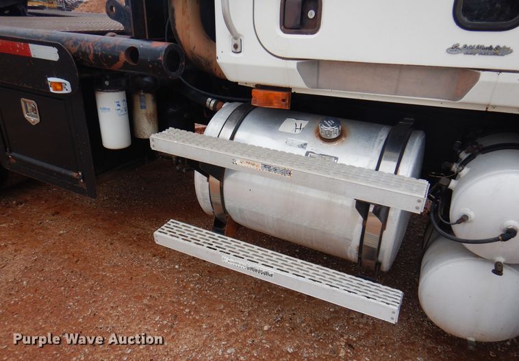 image for item DJ7517 2001 Mack CH613  winch truck