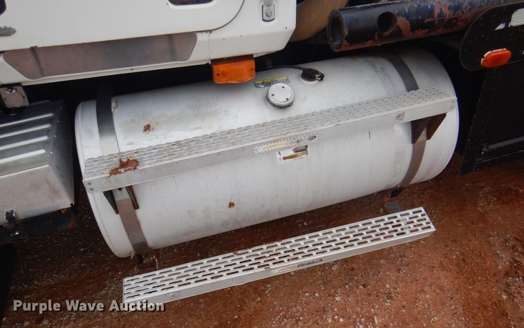 image for item DJ7517 2001 Mack CH613  winch truck