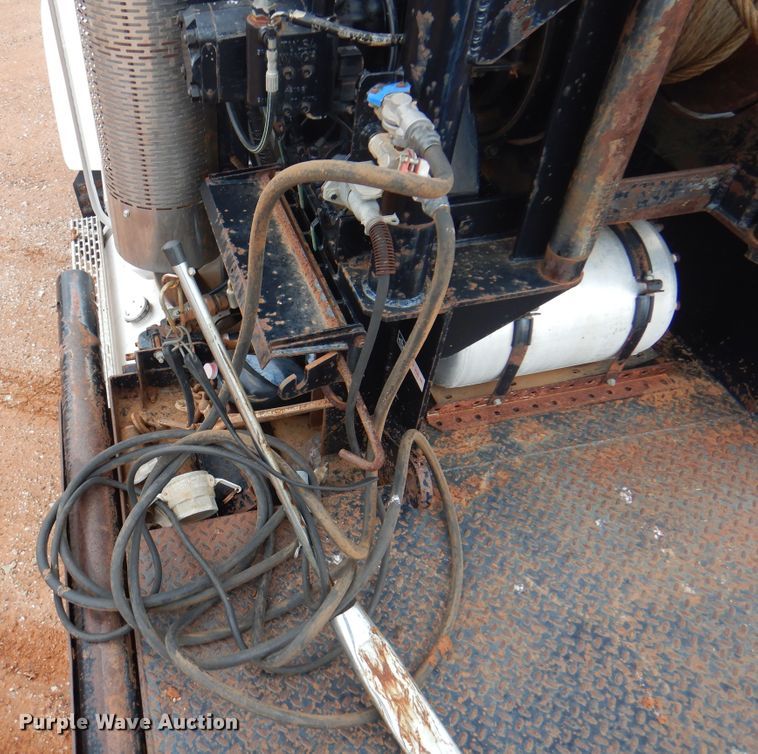 image for item DJ7517 2001 Mack CH613  winch truck