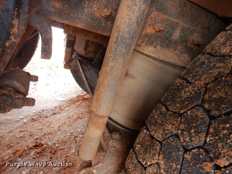 image for item DJ7517 2001 Mack CH613  winch truck