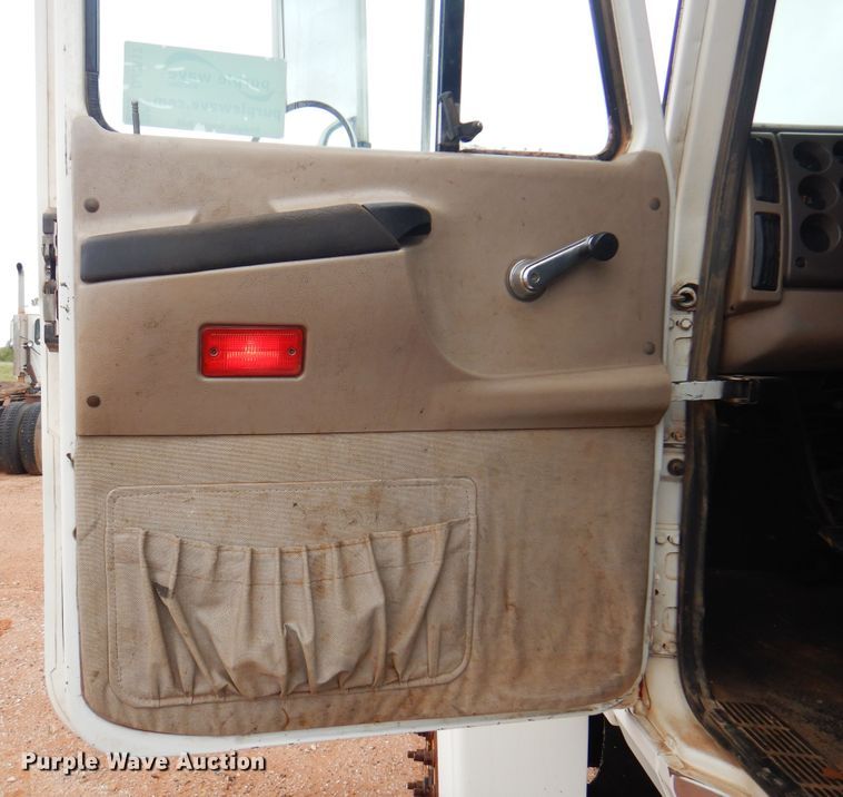 image for item DJ7517 2001 Mack CH613  winch truck