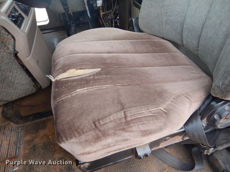 image for item DJ7517 2001 Mack CH613  winch truck