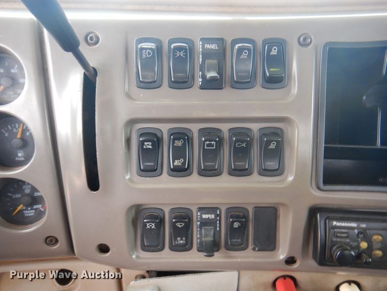 image for item DJ7517 2001 Mack CH613  winch truck