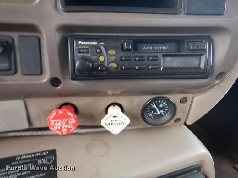 image for item DJ7517 2001 Mack CH613  winch truck