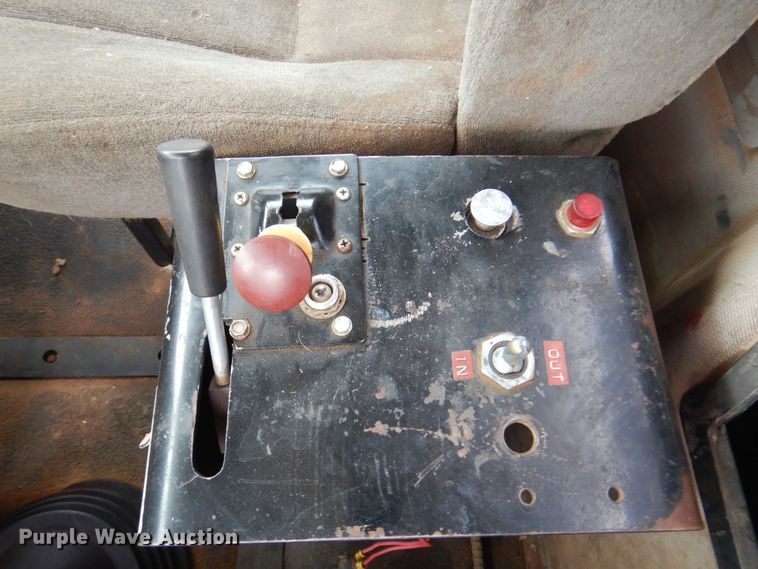 image for item DJ7517 2001 Mack CH613  winch truck