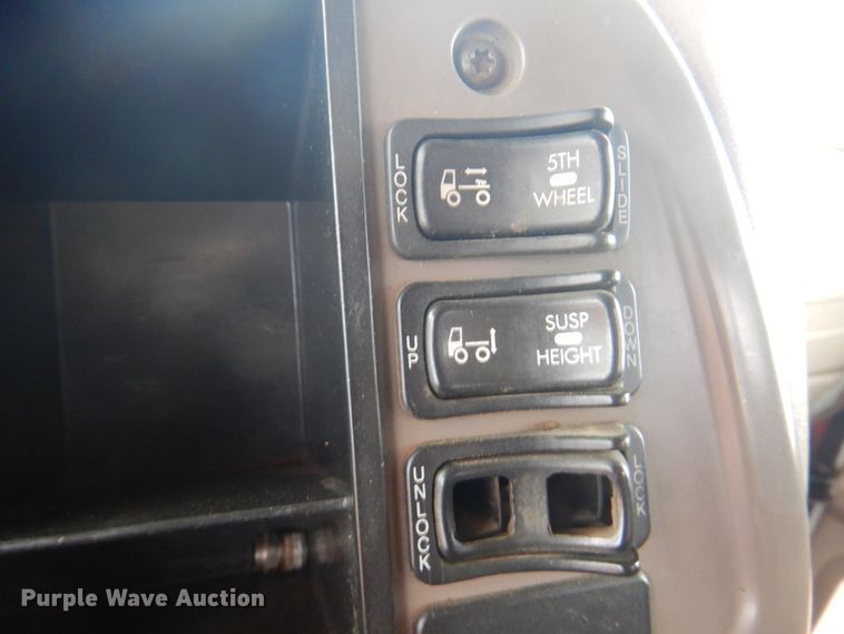 image for item DJ7517 2001 Mack CH613  winch truck