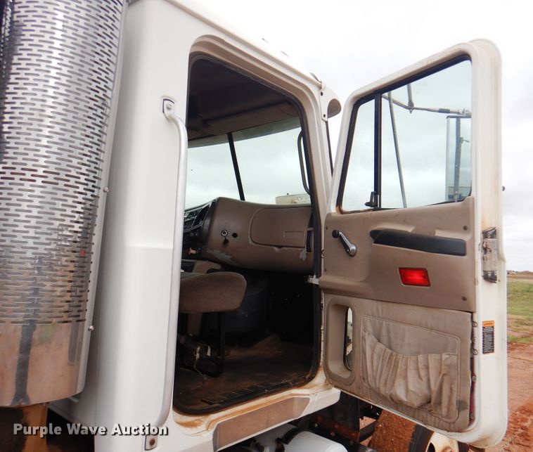 image for item DJ7517 2001 Mack CH613  winch truck