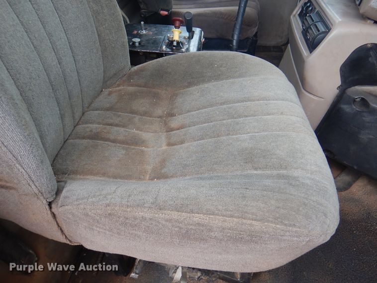 image for item DJ7517 2001 Mack CH613  winch truck