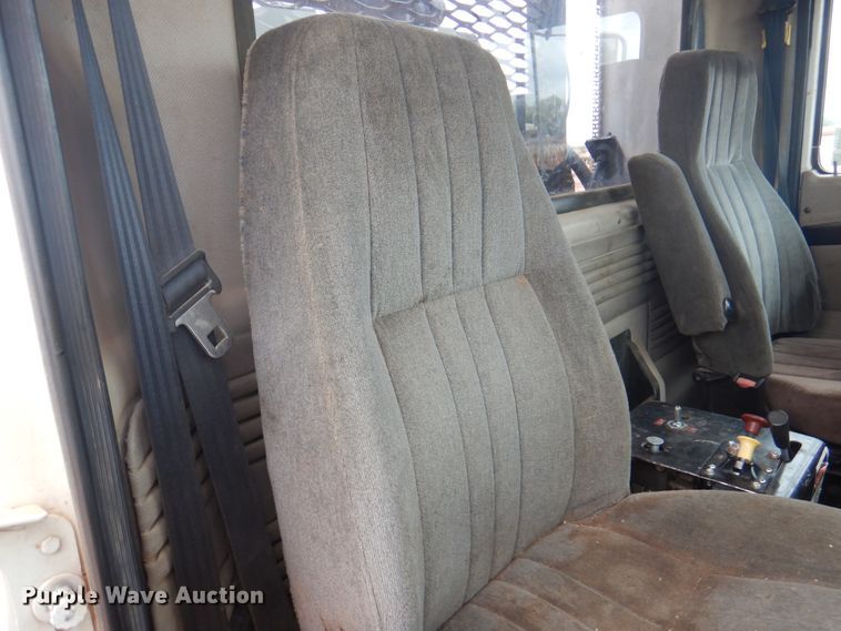 image for item DJ7517 2001 Mack CH613  winch truck