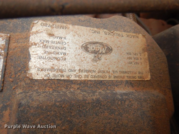 image for item DJ7517 2001 Mack CH613  winch truck