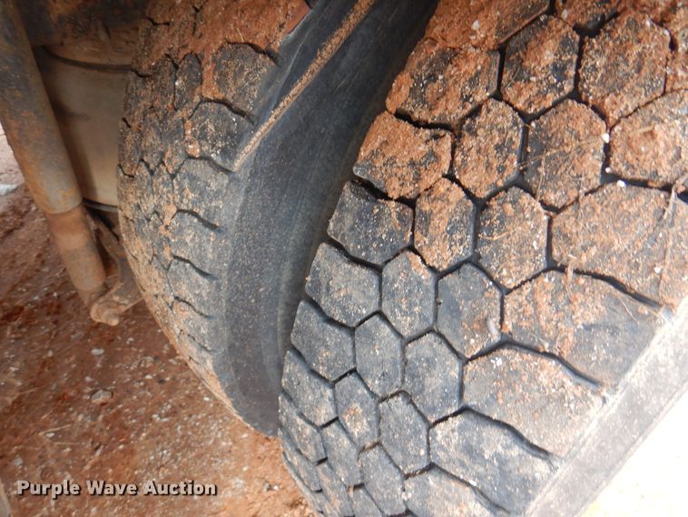 image for item DJ7517 2001 Mack CH613  winch truck