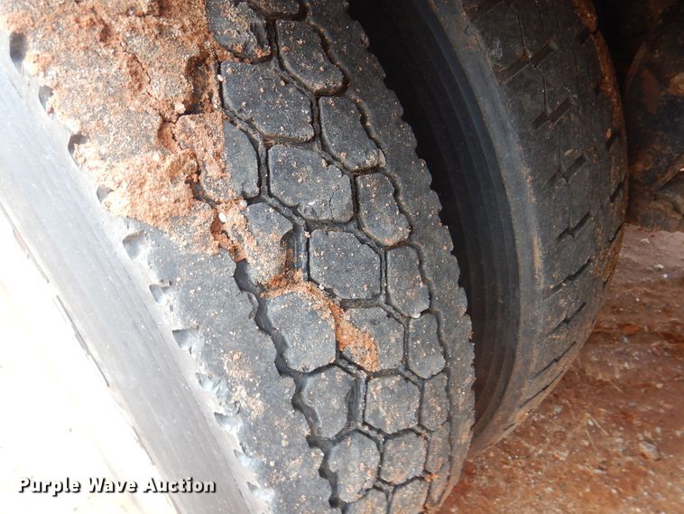 image for item DJ7517 2001 Mack CH613  winch truck