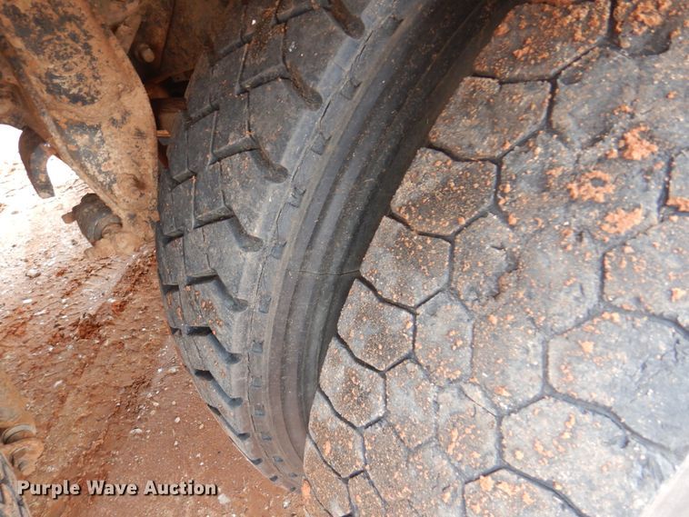 image for item DJ7517 2001 Mack CH613  winch truck