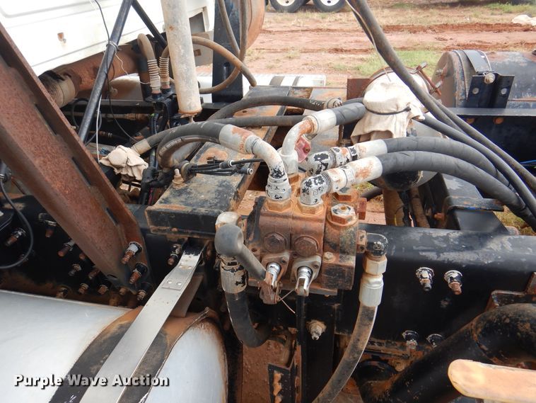 image for item DJ7518 2007 Mack CHN613  semi truck