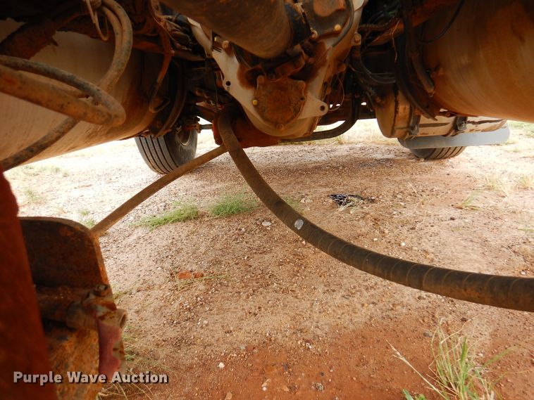 image for item DJ7518 2007 Mack CHN613  semi truck