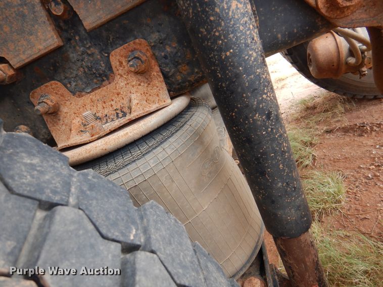 image for item DJ7518 2007 Mack CHN613  semi truck