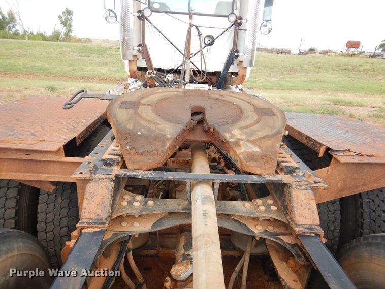 image for item DJ7518 2007 Mack CHN613  semi truck