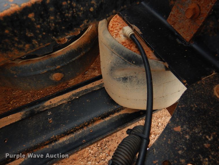 image for item DJ7518 2007 Mack CHN613  semi truck