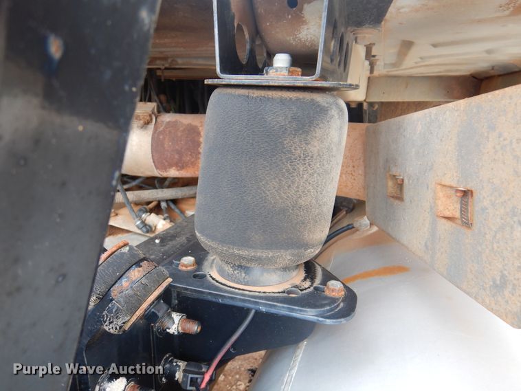 image for item DJ7518 2007 Mack CHN613  semi truck